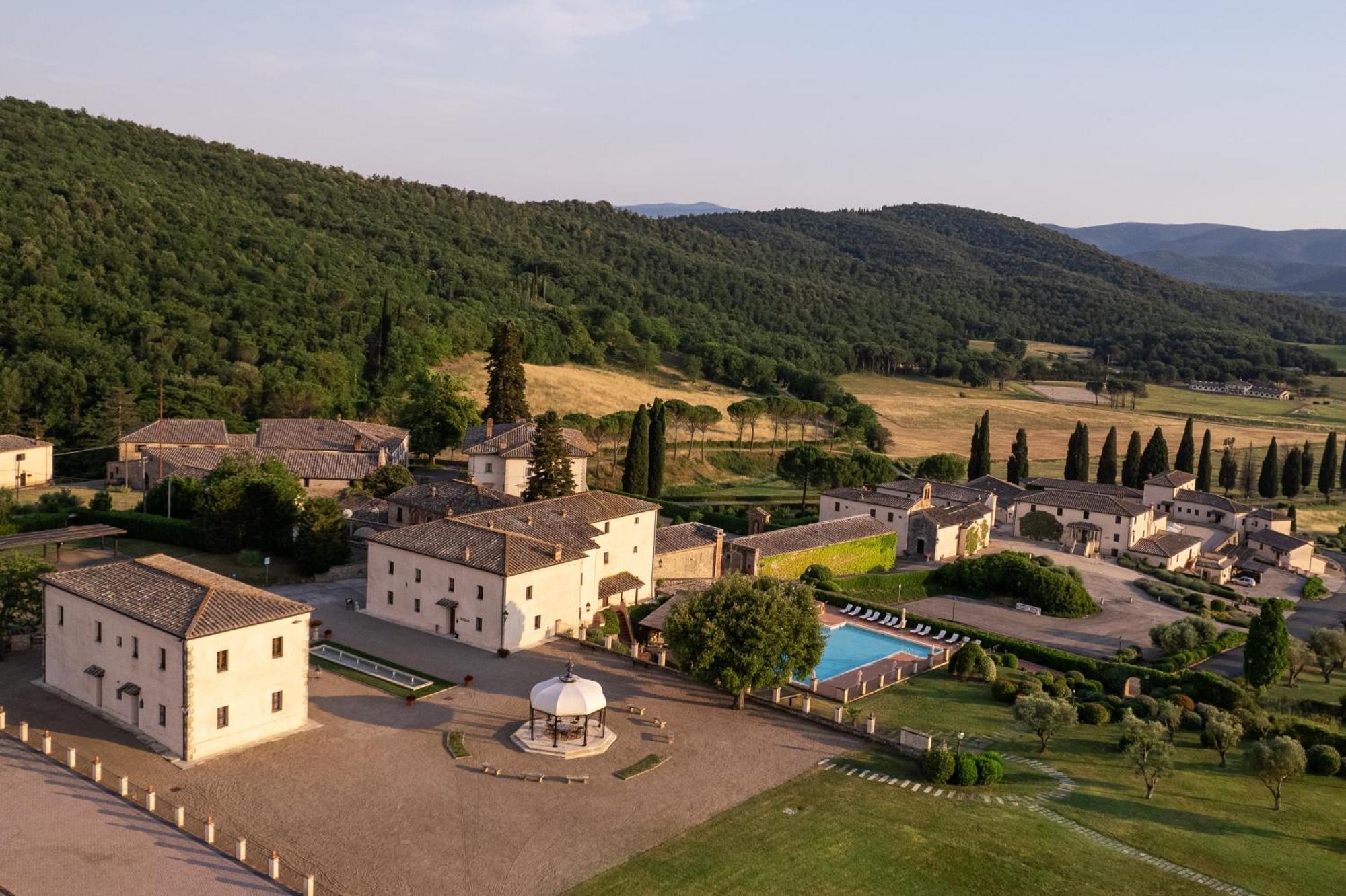 La Bagnaia Golf Resort Екстериор снимка
